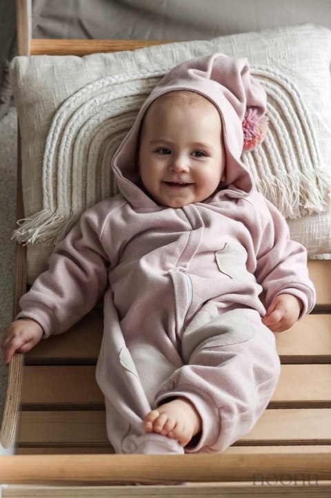 Hi Little One kombinezon całoroczny z kapturem TOG 2,0 OverSize BOHO Blush roz M Pom Pom