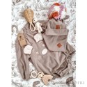 Hi Little One rampers niemowlęcy MIŚ OverSize BOHO Caffe Latte roz S Pom Pom